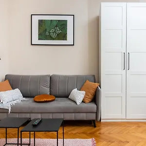  Apartament Spacious Around The Food Market - 5' To The Market Square - By Upstairs